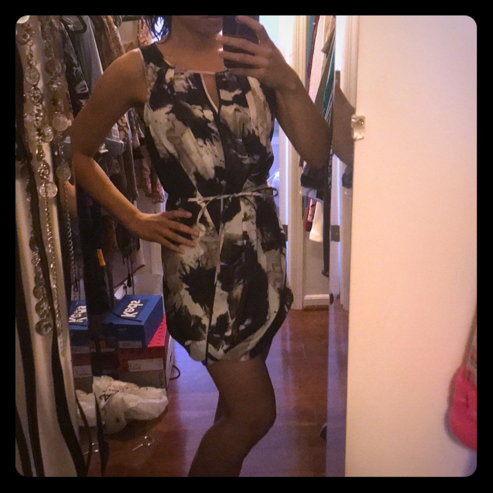 Cute white brown black dress with tie